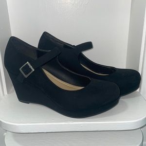 Black wedge heels